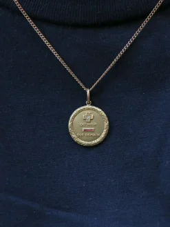 Médaille Augis ronde couronne de laurier Plus qu’hier moins que demain or jaune diamant rubis