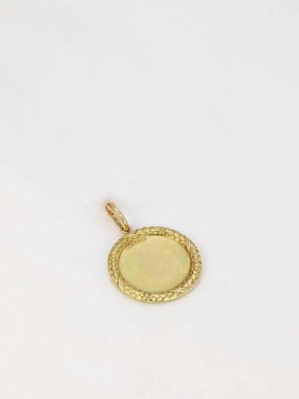 Médaille Augis ronde couronne de laurier Plus qu’hier moins que demain or jaune diamant rubis