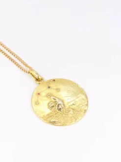 Médaille Augis rubis, saphirs & diamants