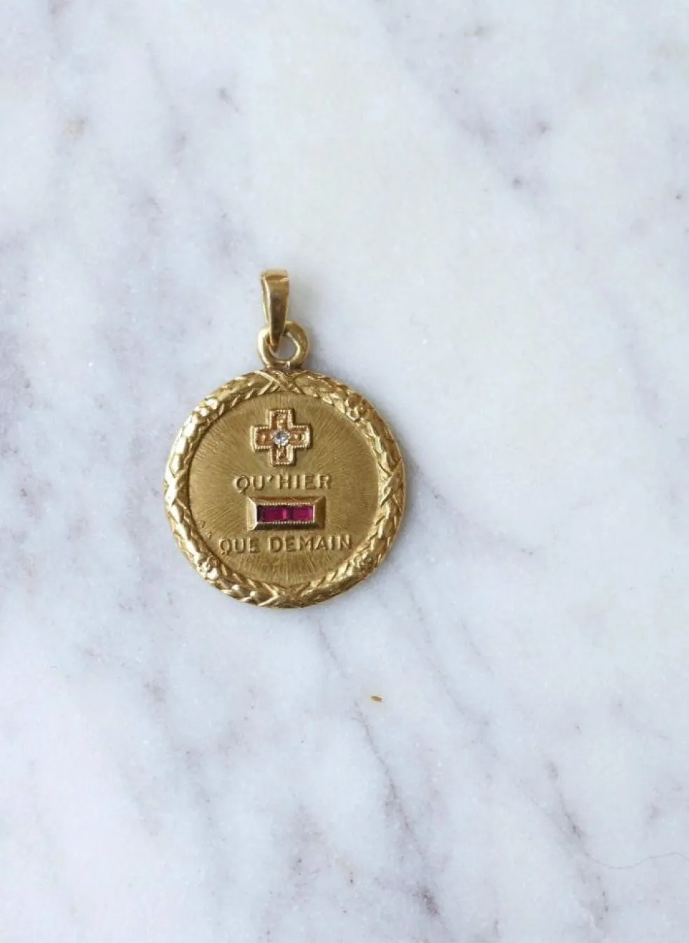 Médaille d'amour ancienne AUGIS or jaune