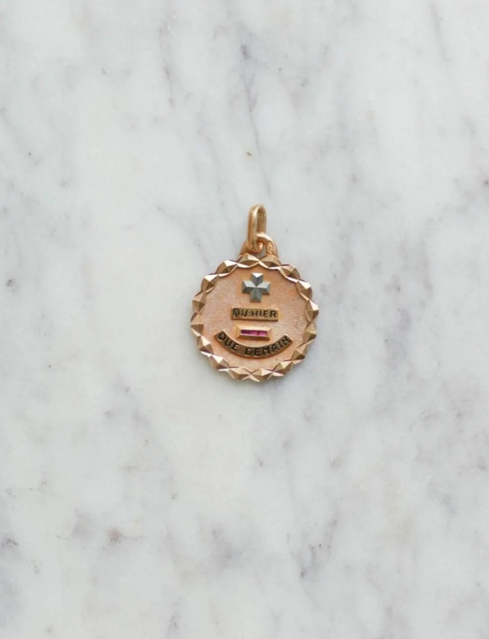 Médaille d'amour vintage A.AUGIS en or rose