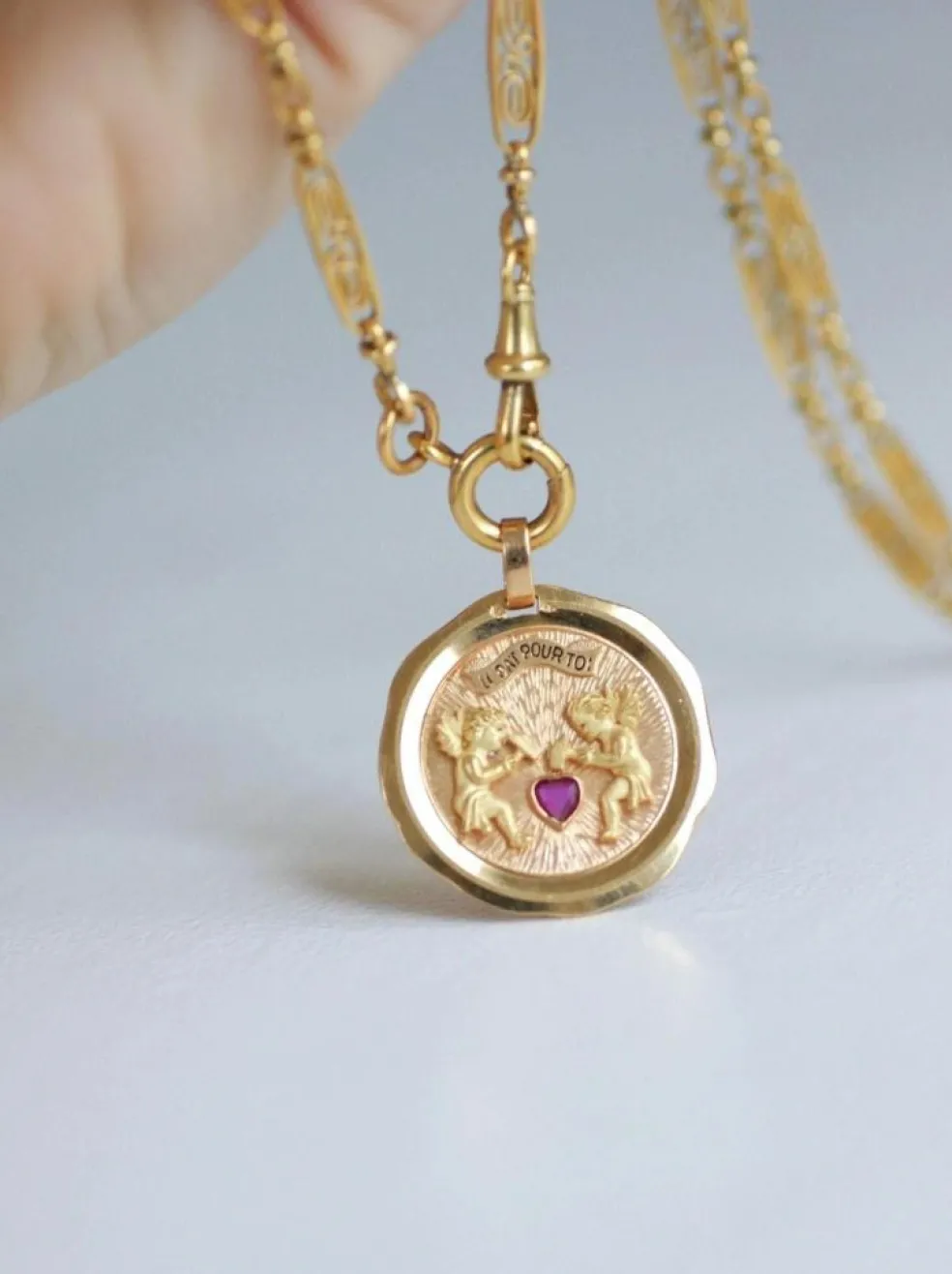 Médaille d'amour vintage en or jaune, "Il bat pour toi"