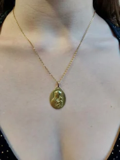MÉDAILLE DE LA VIERGE À L'ENFANT