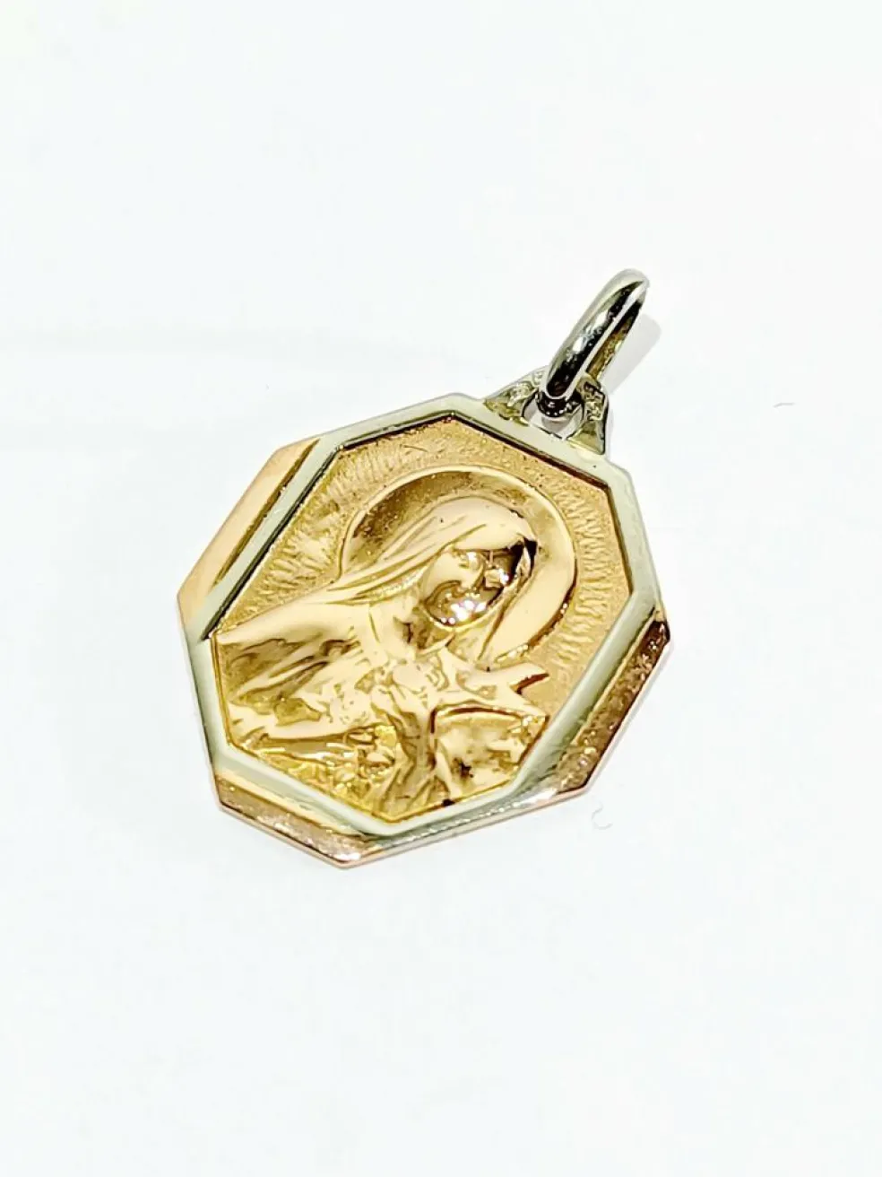 Médaille de la vierge en or rose et blanc