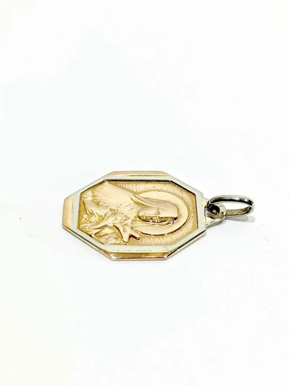 Médaille de la vierge en or rose et blanc