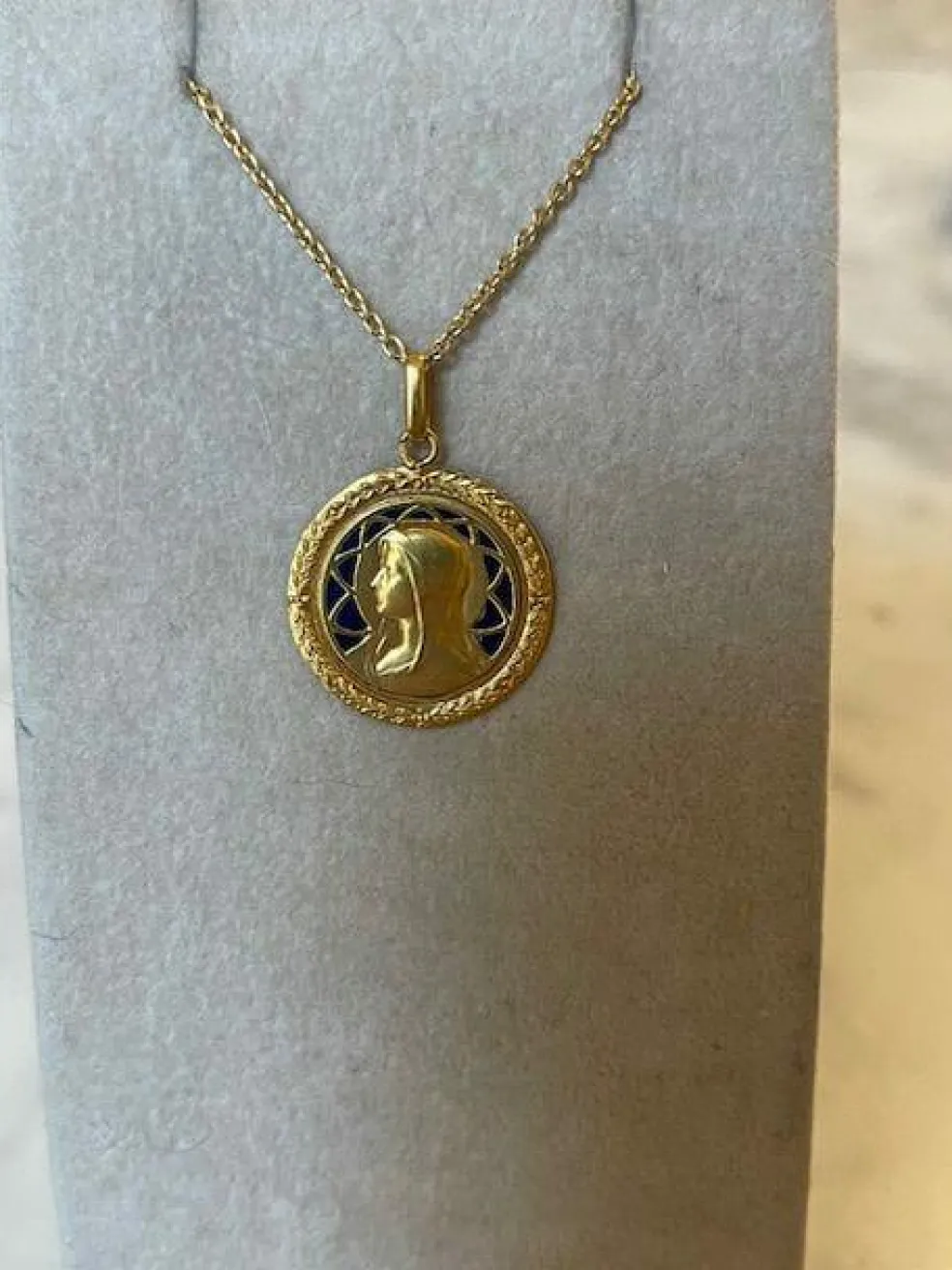 Médaille de la Vierge Marie ancienne et émail