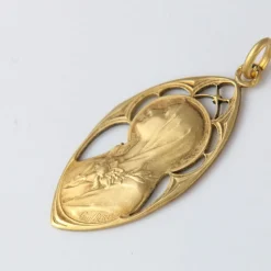 Médaille de la Vierge Marie de Guilbert, époque Art Nouveau