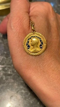 Médaille de la Vierge Marie ancienne et émail