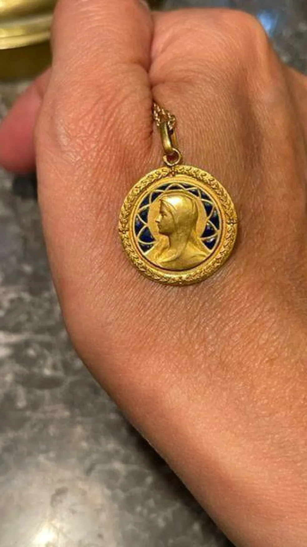 Médaille de la Vierge Marie ancienne et émail