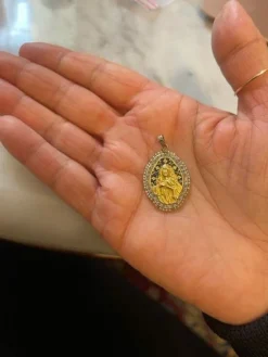Médaille de la Vierge Marie or, diamants et perles, vers 1900
