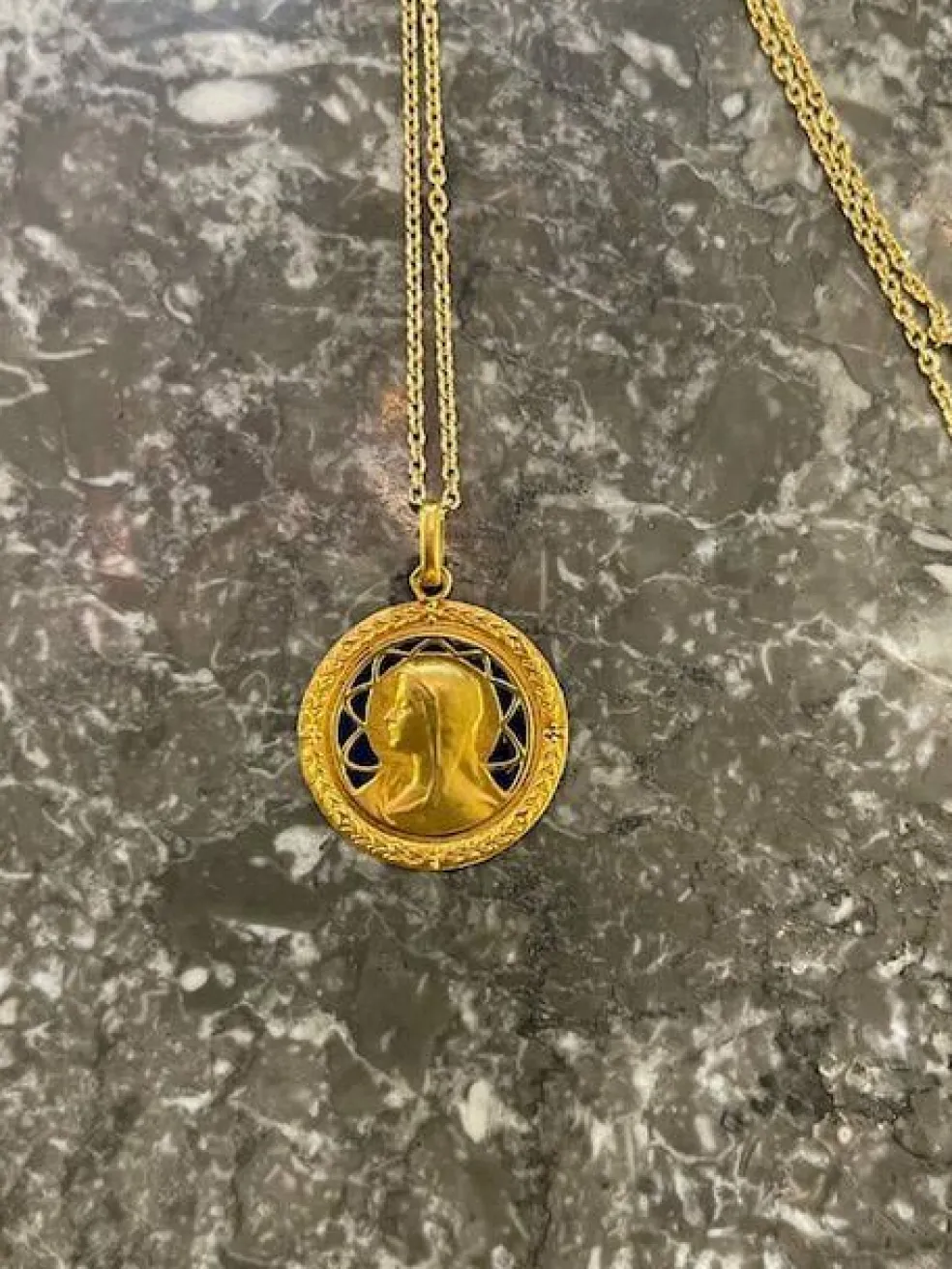 Médaille de la Vierge Marie ancienne et émail