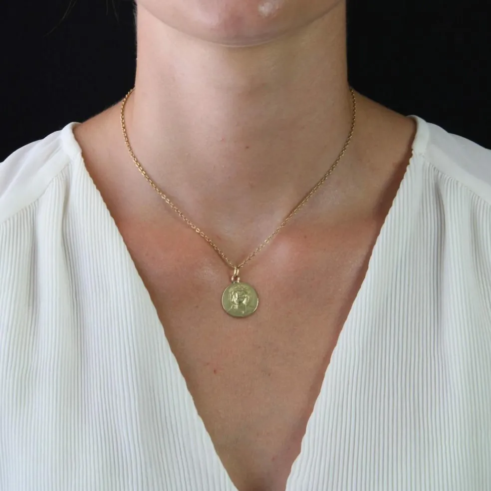 Médaille du Christ or jaune signée E.Dropsy