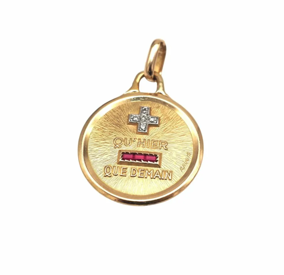 Médaille en or jaune, rubis et diamants