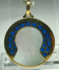 Médaille or, nacre et émail