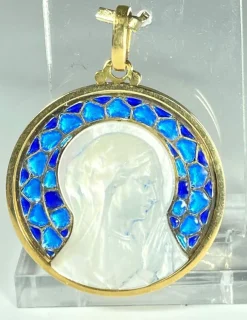 Médaille or, nacre et émail