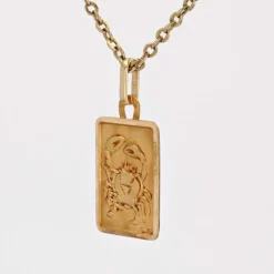 Médaille or rose signe cancer