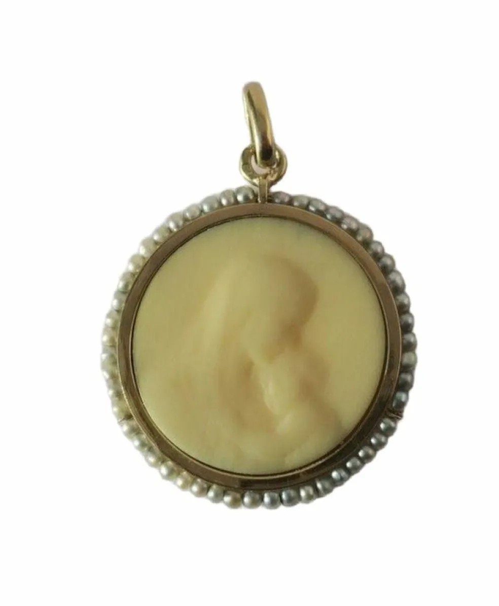 Médaille pendentif Art Nouveau Vierge à l’enfant os perles fines