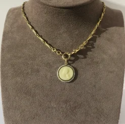 Médaille pendentif Art Nouveau Vierge à l’enfant os perles fines