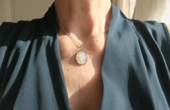 Médaille pendentif vintage Vierge nacre or blanc