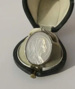 Médaille pendentif vintage Vierge nacre or blanc