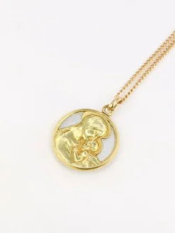 Médaille religieuse vintage nacre et or jaune
