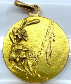 Médaille Sainte en prière