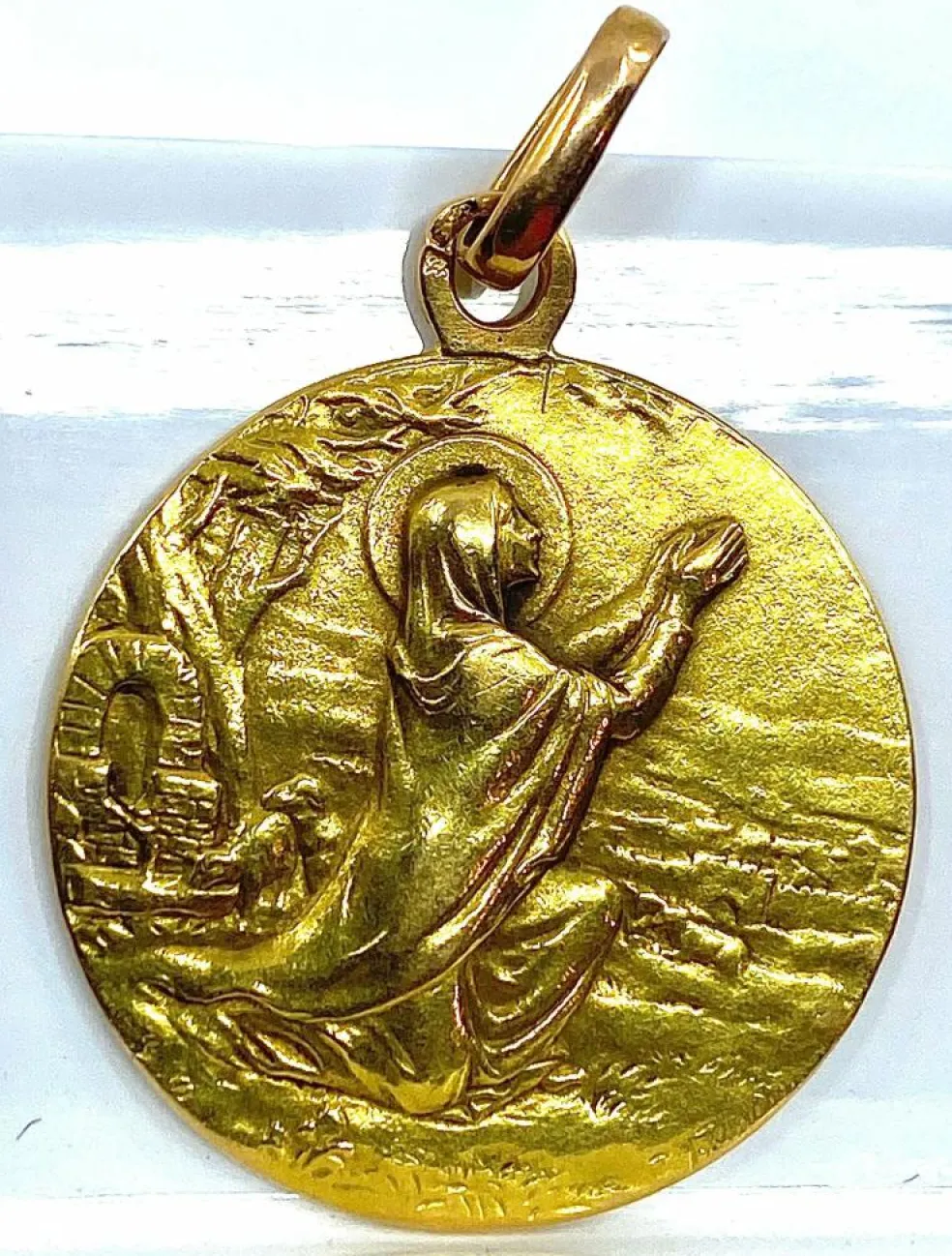 Médaille Sainte en prière