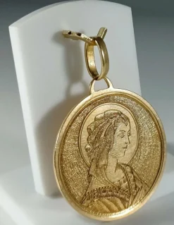 Médaille Sainte Vierge en or guilloché