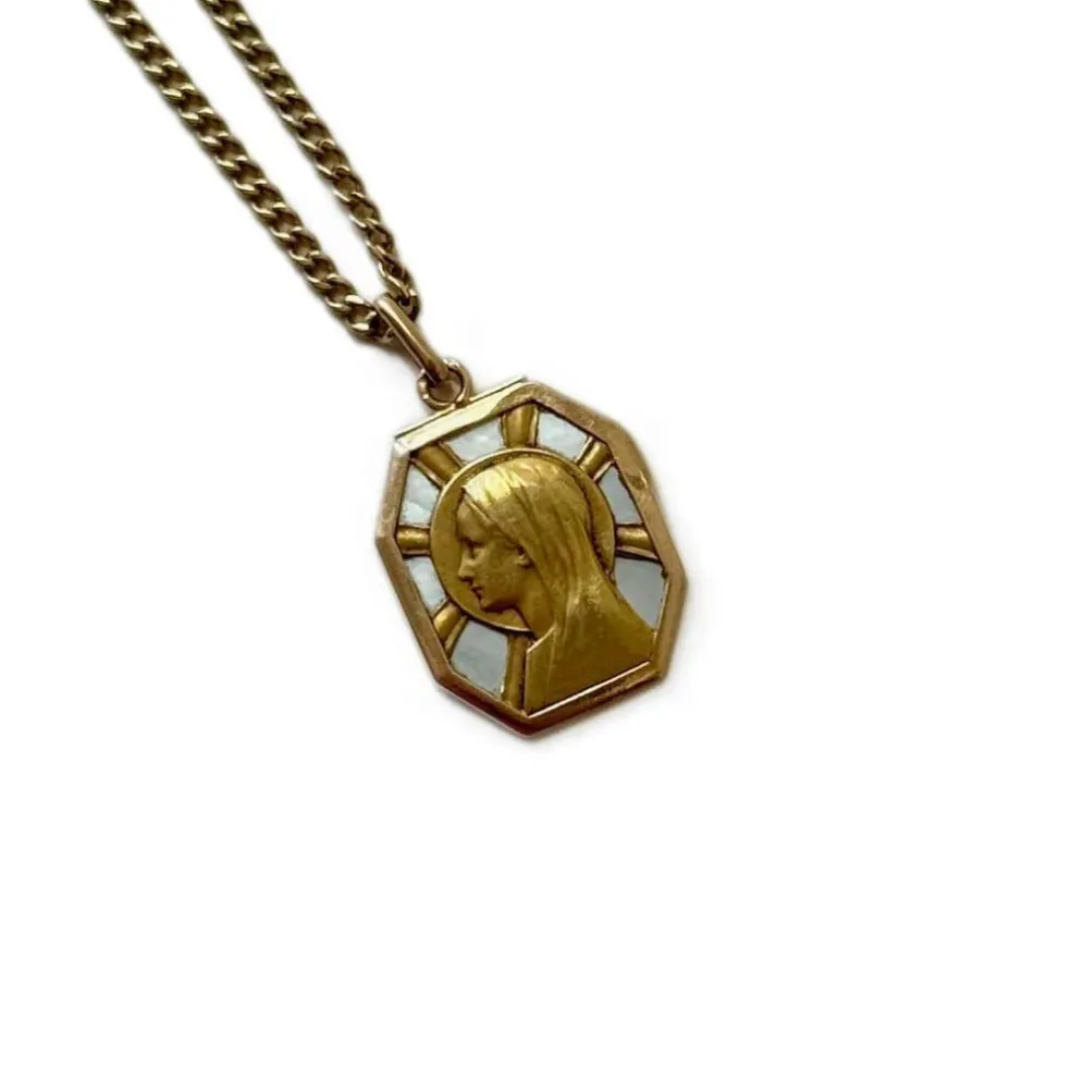 Médaille Vierge et nacre