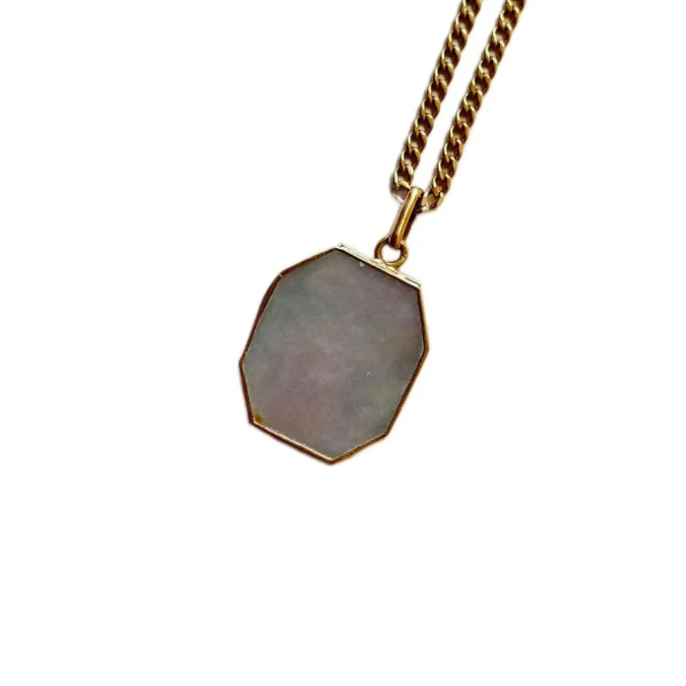 Médaille Vierge et nacre