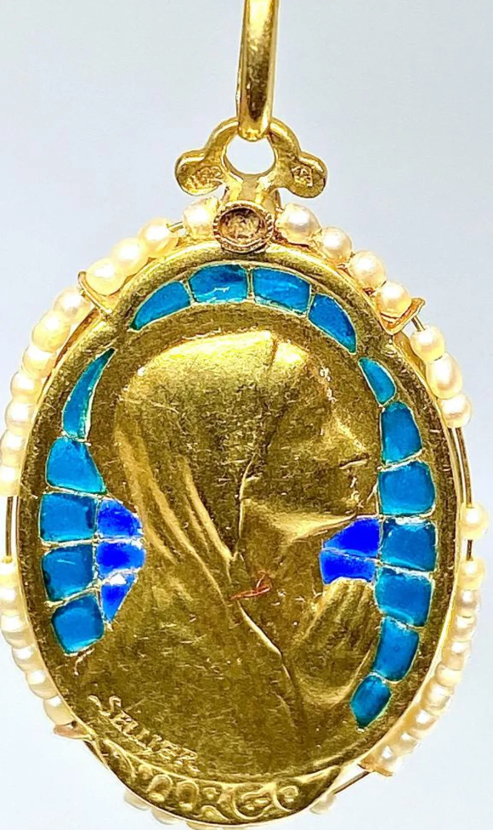 Médaille vierge émail perles fines signée SELLIER