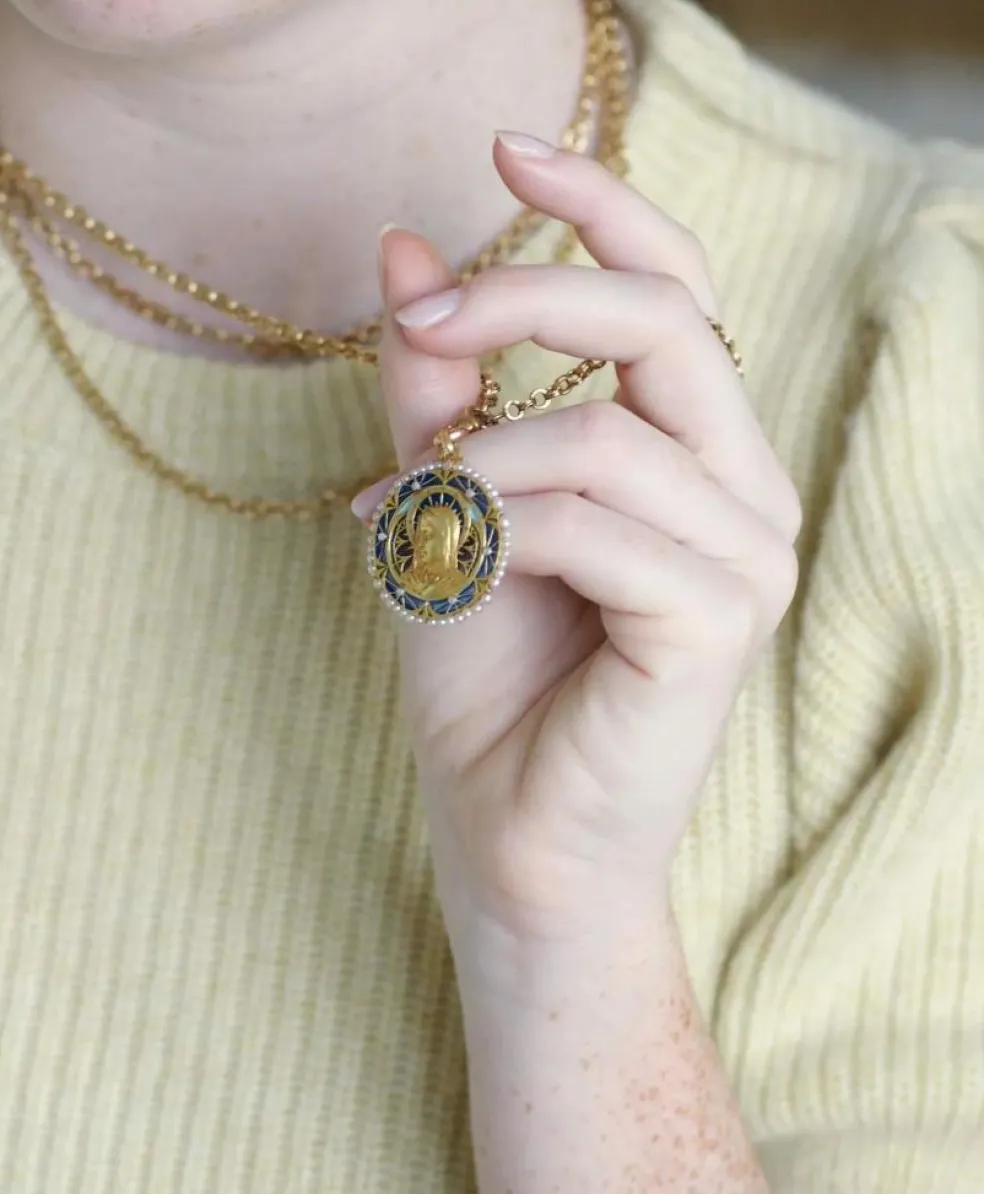 Médaille Vierge Marie émail plique à jour perles diamants