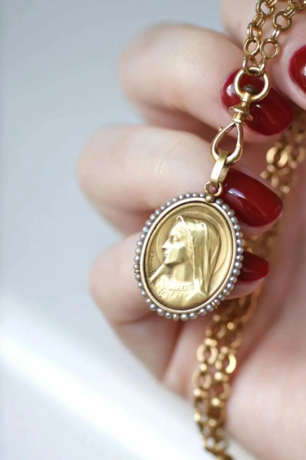 Médaille Vierge or et perles fines