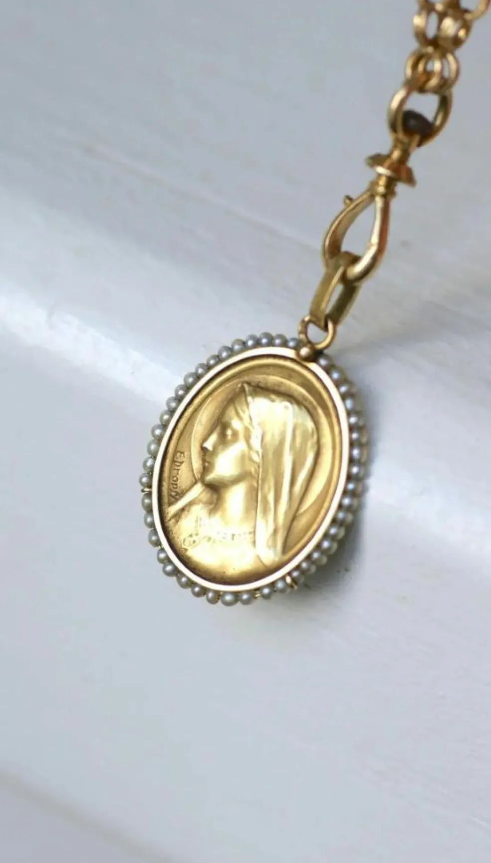 Médaille Vierge or et perles fines