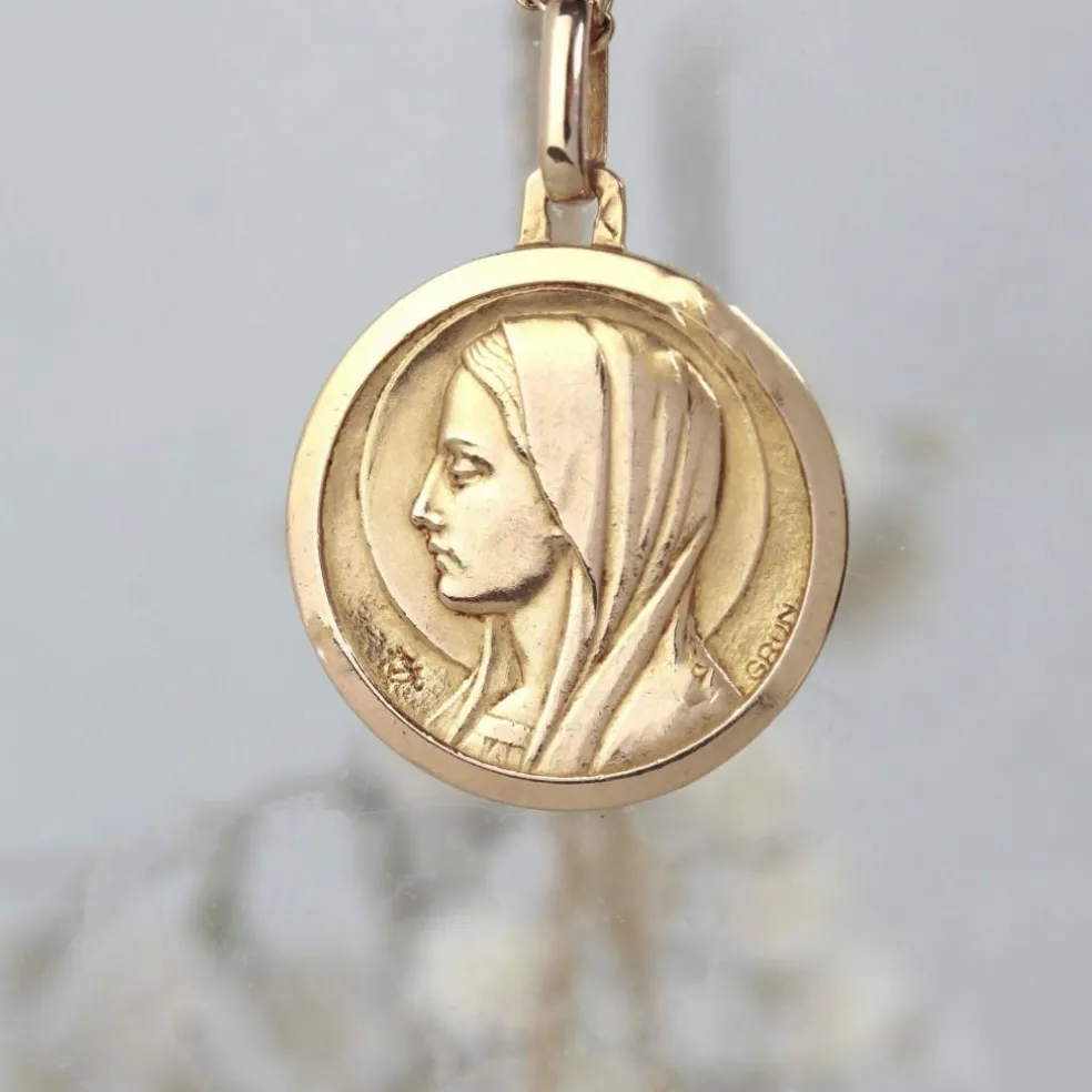 Médaille Vierge or rose signée Grün