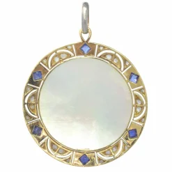 Médaille vintage édouardienne - Art déco des années 1920 en diamant et saphir représentant la Vierge Marie et l'enfant Jésus