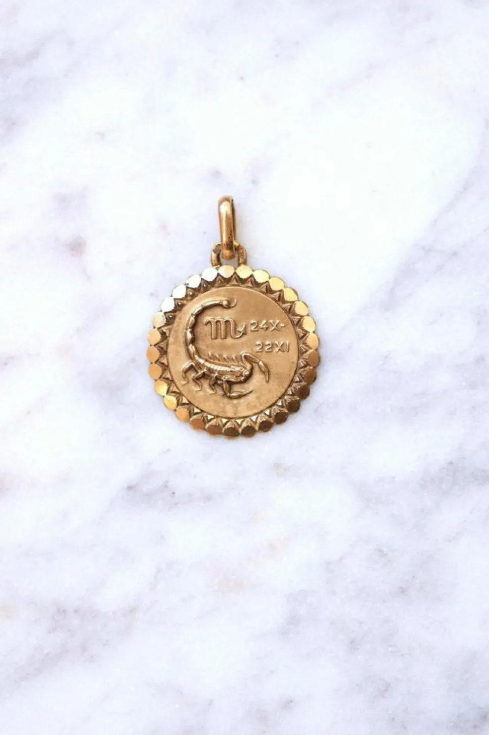 Médaille Zodiaque vintage Scorpion en or