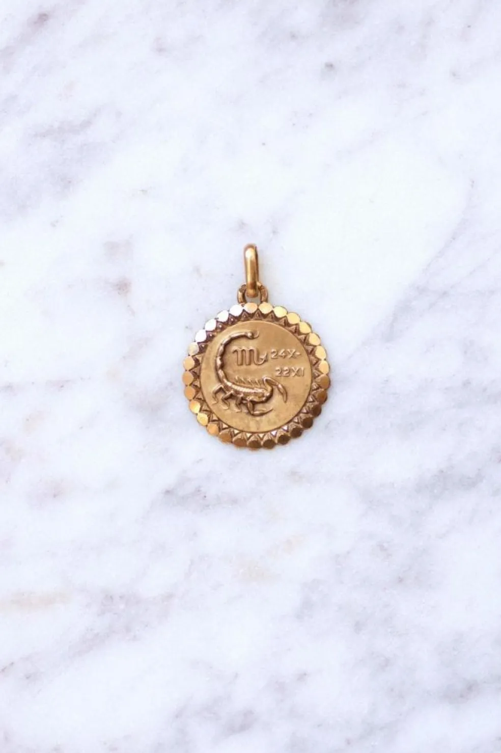 Médaille Zodiaque vintage Scorpion en or