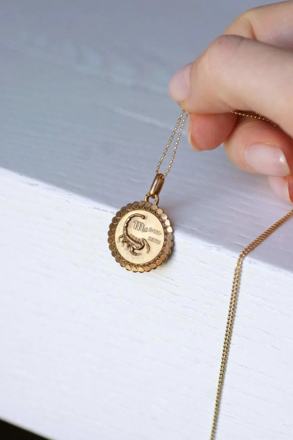 Médaille Zodiaque vintage Scorpion en or