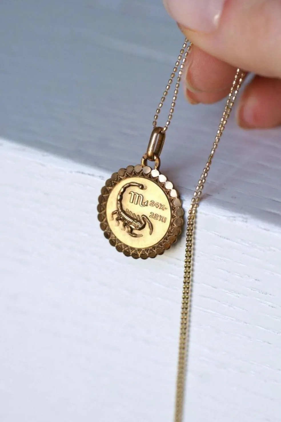 Médaille Zodiaque vintage Scorpion en or