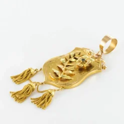 Médaillon ancien écu et décors floraux
