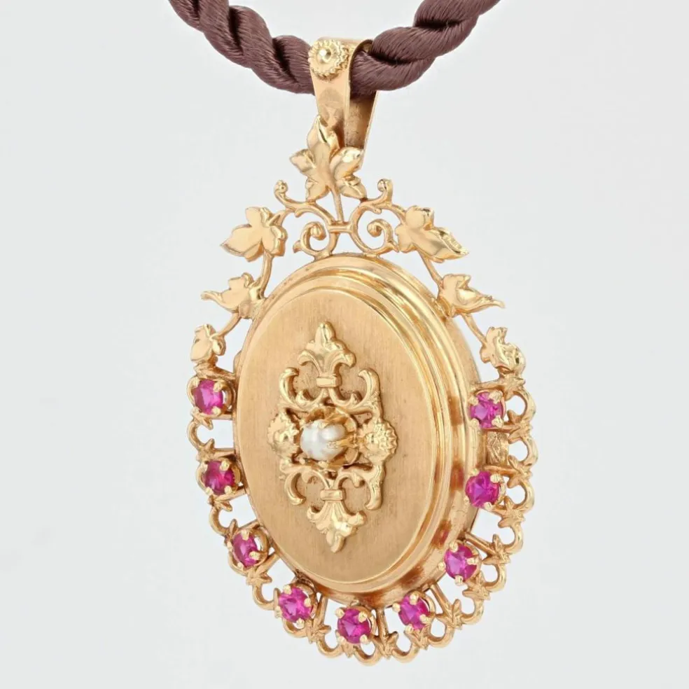 Médaillon ancien en or rose perle et rubis
