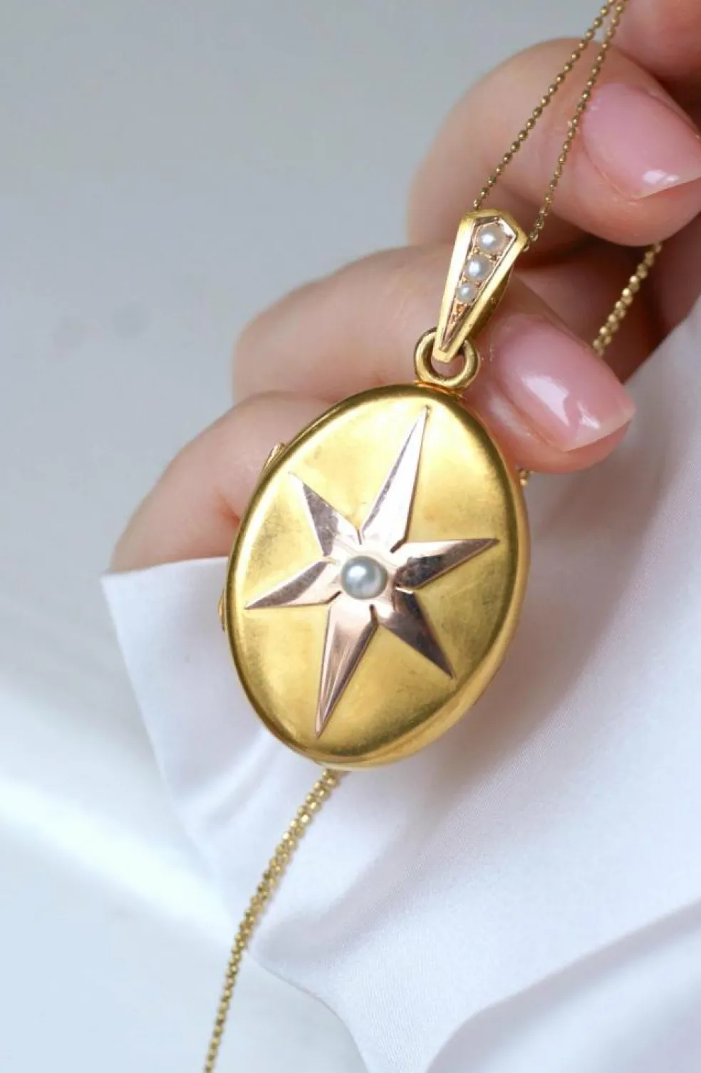 Médaillon ancien étoile or rose et or jaune, perles fines