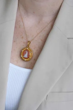 Médaillon camée agate et perles sur or jaune