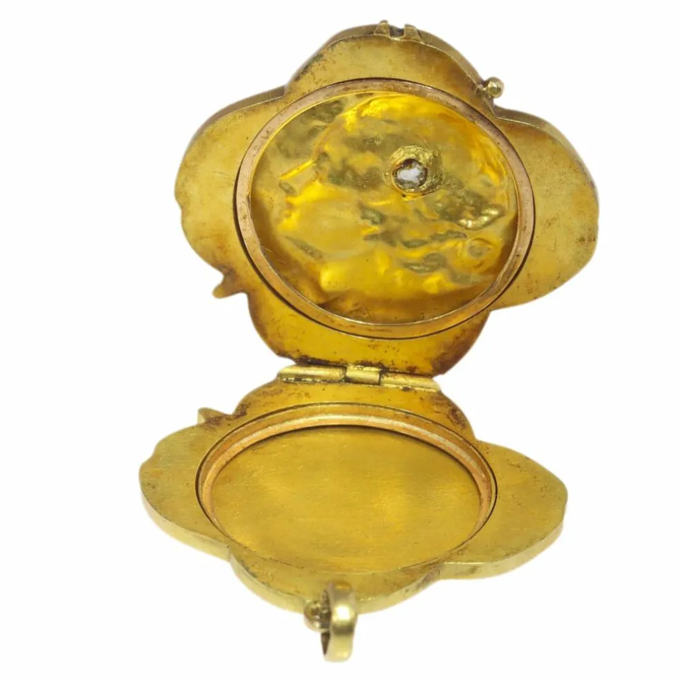 Médaillon d'amour et bonne chance