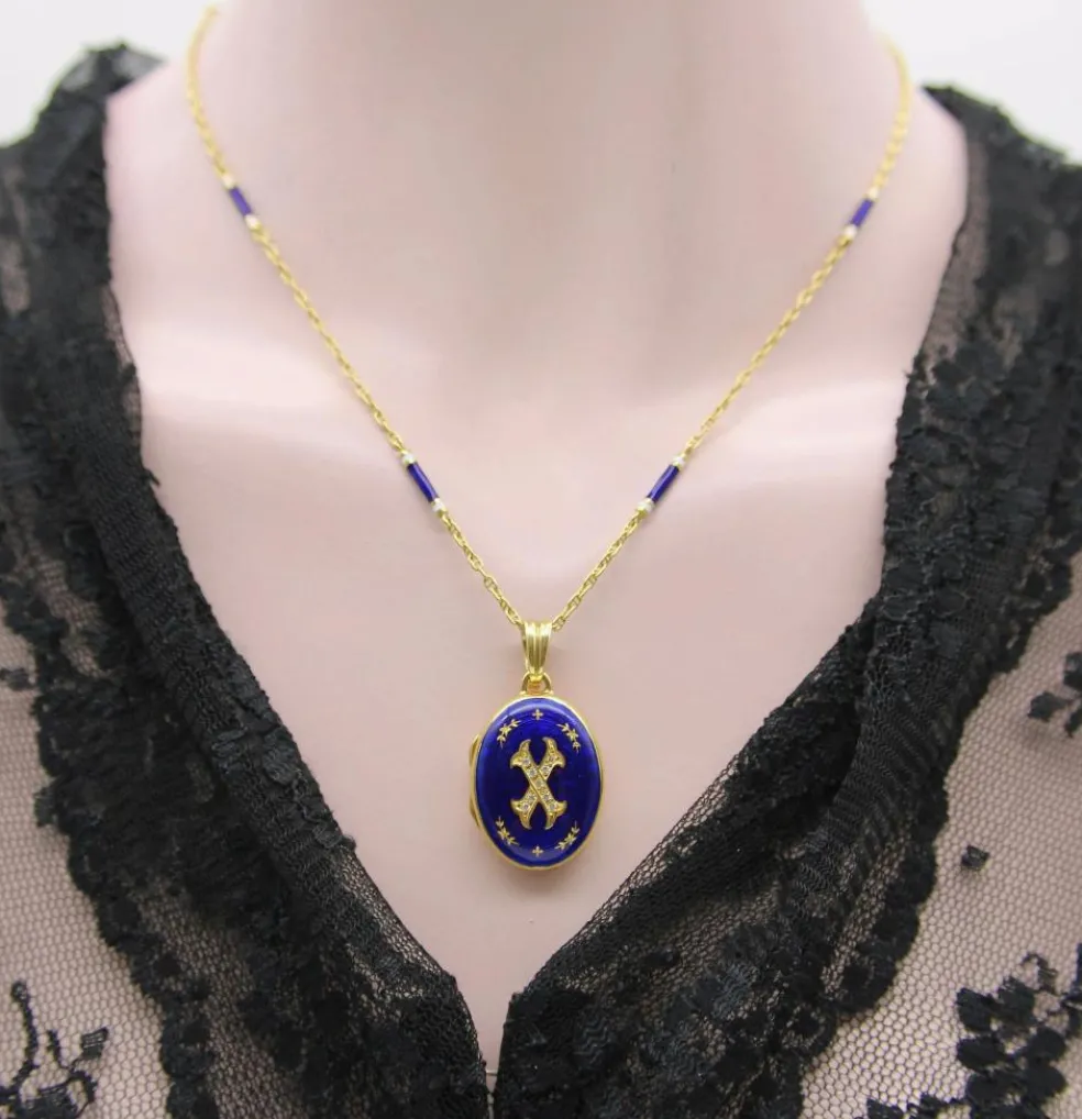 Médaillon en émail guilloché diamant doré Fabergé