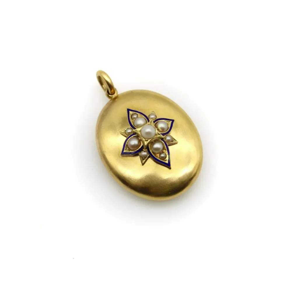 médaillon en or à décor floral de perles et d'émail