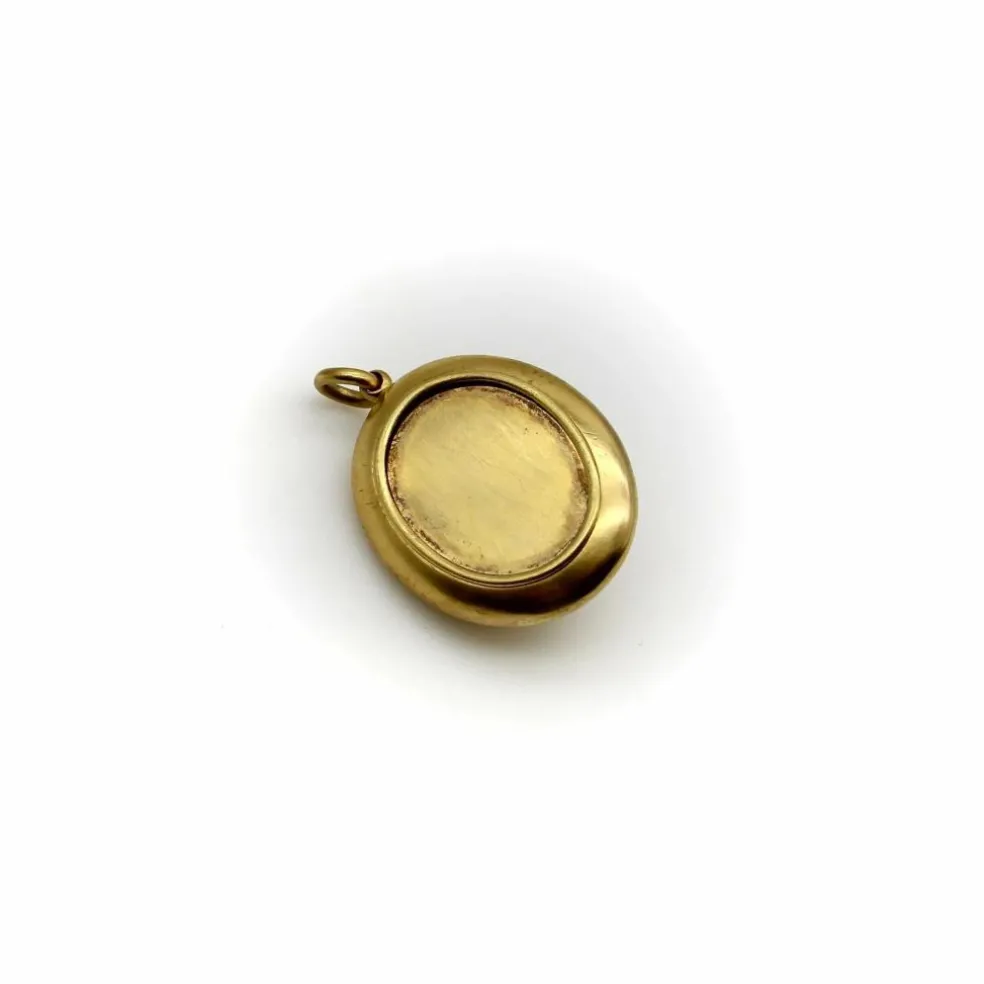 médaillon en or à décor floral de perles et d'émail