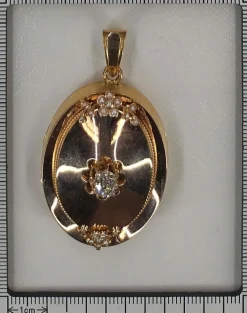Médaillon en or avec diamant