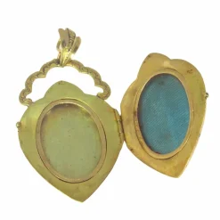 Médaillon en or avec émail et perles de rocaille naturelles